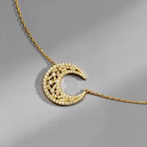 Collier en argent S925 doré avec pendentif lune évidé serti de zircons étincelants