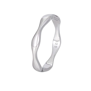 Bague irrégulière en argent sterling S925 avec un design fluide minimaliste épuré