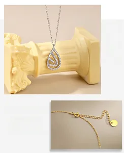 Détail du collier goutte en argent S925 ajustable avec micro-pavé de zircons étincelants