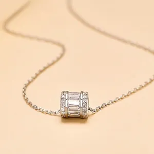 Élégant collier en argent sterling S925 avec pendentif cylindrique en zircon cubique