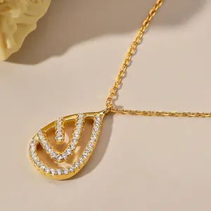 Élégant collier goutte d'eau évidé en argent S925 doré avec micro-pavage de cristaux brillants