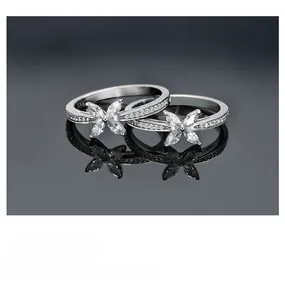 Vue détaillée de bagues en argent S925 avec trèfle en zircone taille marquise
