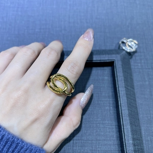 Detailed view of intertwined 925 sterling silver knot ring with high polish finish