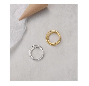 Detail shot of minimalist double layered 925 silver rings in gold and silver finish