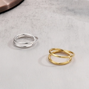 Minimalist S925 sterling silver interlocking double band rings in gold and silver