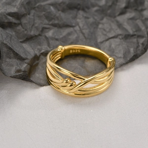Bague minimaliste en argent massif S925 avec design croisé et finition dorée