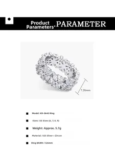 Détail macro de bague flocon en argent 925 avec zircons cubiques marquises et ronds