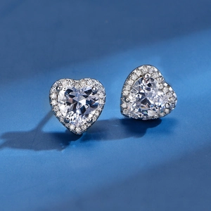 Boucles d'oreilles halo en cœur en argent sterling S925 avec diamants à haute teneur