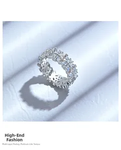 Détail du placage multicouche et texture platine sur la bague flocon en argent S925