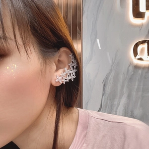Elegant S925 sterling silver ear cuff featuring a continuous sparkling floral crystal design