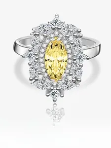 Détail macro de la bague en argent 925 avec saphir jaune 7x9mm et halo de pierres pavé