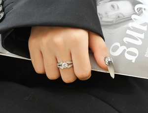 Detail of S925 sterling silver V-shape zircon ring worn by a model in luxury style