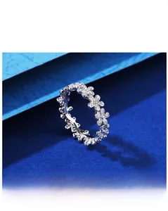 Detailansicht S925 Sterlingsilber Gänseblümchen Ring mit 5A Zirkonia Mikropflasterung