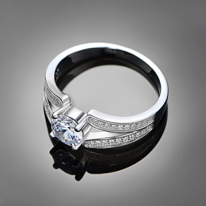 Elegant S925 sterling silver V-shape ring with round zircon and split shank design
