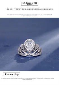 Vue macro d'une bague couronne en argent 925 avec zircone 5A en forme de poire au centre