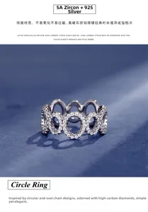 Makroansicht des S925 Sterlingsilber-Rings mit runden und ovalen Zirkonia-Gliedern