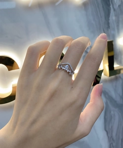 Detail of V-shaped S925 silver ring with sparkling water drop rhinestones on finger