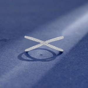 Elegant S925 sterling silver crisscross ring with micro-p镶 zircon on blue background