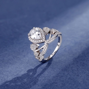 Bague couronne élégante en argent 925 avec pierre taille poire et pavé de diamants brillants
