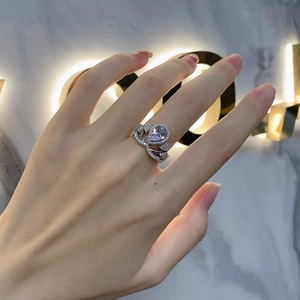 Bague couronne élégante en argent sterling 925 avec une pierre centrale en forme de poire
