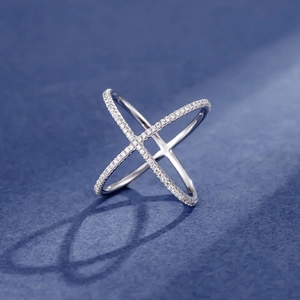 Bague croisée en argent sterling S925 avec pavé de zircons blancs au design minimaliste
