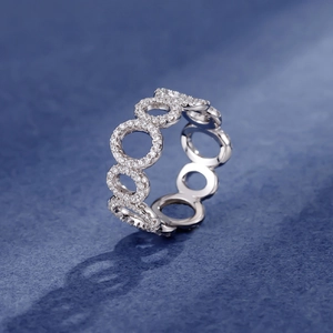 Minimalistischer S925 Sterling Silber Ring mit verflochtenen Kreisen und Zirkonia