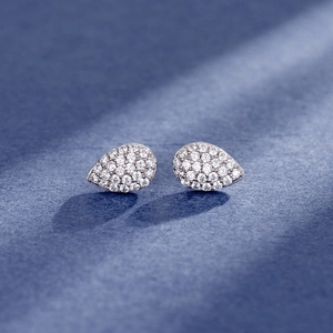 Élégantes boucles d'oreilles goutte en argent 925 avec pavé de cristaux scintillants
