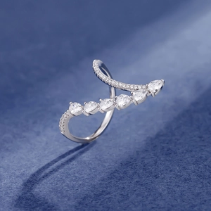 Exaggerated 925 sterling silver wavy open ring with pear-cut zircon and micro-pave setting