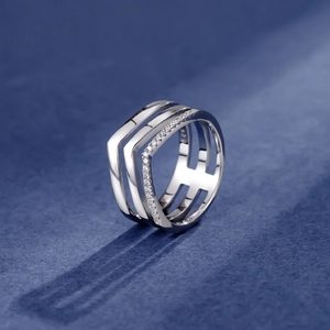 Three-layer 925 sterling silver ring with V-shaped pavé cubic zirconia setting
