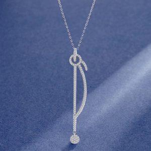 Élégant collier à pampilles en argent S925 avec pendentif orné de cristaux étincelants