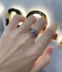 Close-up of S925 sterling silver wavy ring with zircon accents on a woman's finger