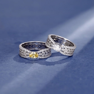 Set de anillos vintage de plata S925 con piedras amarillas y blancas grabadas