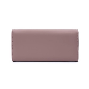 Détail du grand portefeuille rose mat avec surpiqûres blanches contrastées élégantes