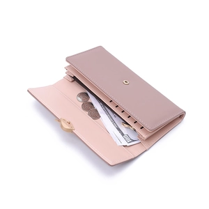 Détails intérieurs du portefeuille long en simili cuir avec fentes pour cartes et zip