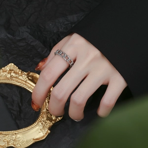 Vintage Thai silver S925 chain link ring with aged texture on a model hand
