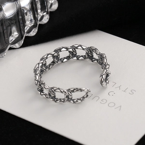 Vintage S925 sterling silver chain ring with textured link design and retro finish