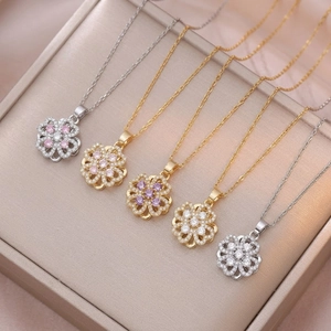 Women's Rotating Clover Flower Pendant Necklace Stainless Steel Inlaid Zirconia Elegant Fashion Clavicle Chain Jewelry