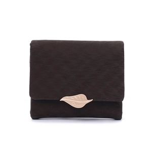 Detailed macro view of the gold leaf-shaped metal buckle on a textured short wallet