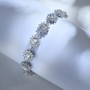 Luxurious S925 sterling silver bracelet with sunflower links and sparkling zirconia stones
