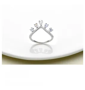 Detailed close-up of S925 sterling silver crown ring with teardrop zirconia stones