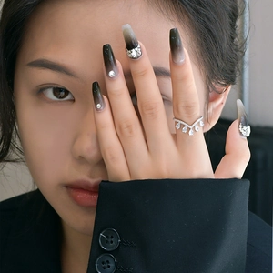Elegant S925 sterling silver V-shaped crown ring with teardrop cubic zirconia on model