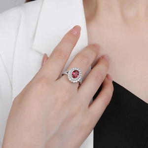 Bague en argent S925 pour femme avec rubis ovale et double sertissage halo brillant