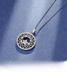 Nahaufnahme der S925 Silber Sternenhalskette mit Netzdesign und glänzenden Zirkonia