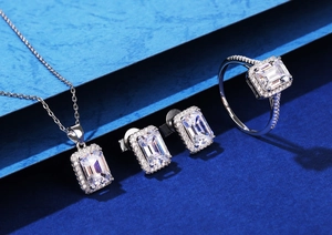 Detail von 925 Sterling Silber Schmuckset mit Smaragdschliff Steinen und Halo-Fassung