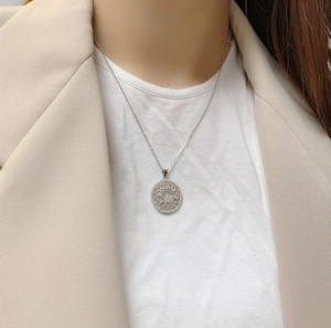 Detaillierte Ansicht einer S925 Sterling Silber Halskette mit Sternen-Spitze