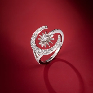 Elegante anello in argento sterling 925 con scintillante design di luna e stelle