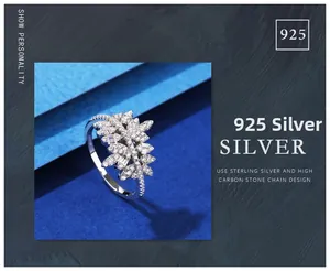 Détail de la bague en argent 925 avec feuilles pavées de zircons et design complexe