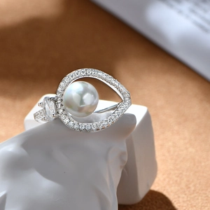 Elegant 925 sterling silver ring featuring a large white pearl and teardrop accents