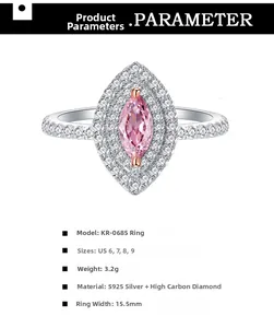 Vue macro de la bague en diamant rose marquise en argent sterling 925 et diamants de carbone