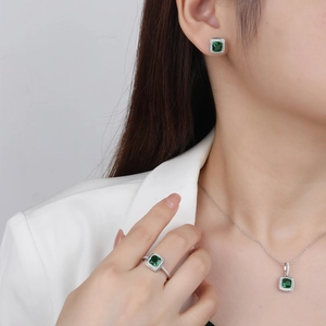 Elegant S925 silver jewelry set with square halo emerald green synthetic gemstones